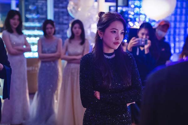 金艺琳出演新剧《BITCH X RICH》剧照 1.jpg